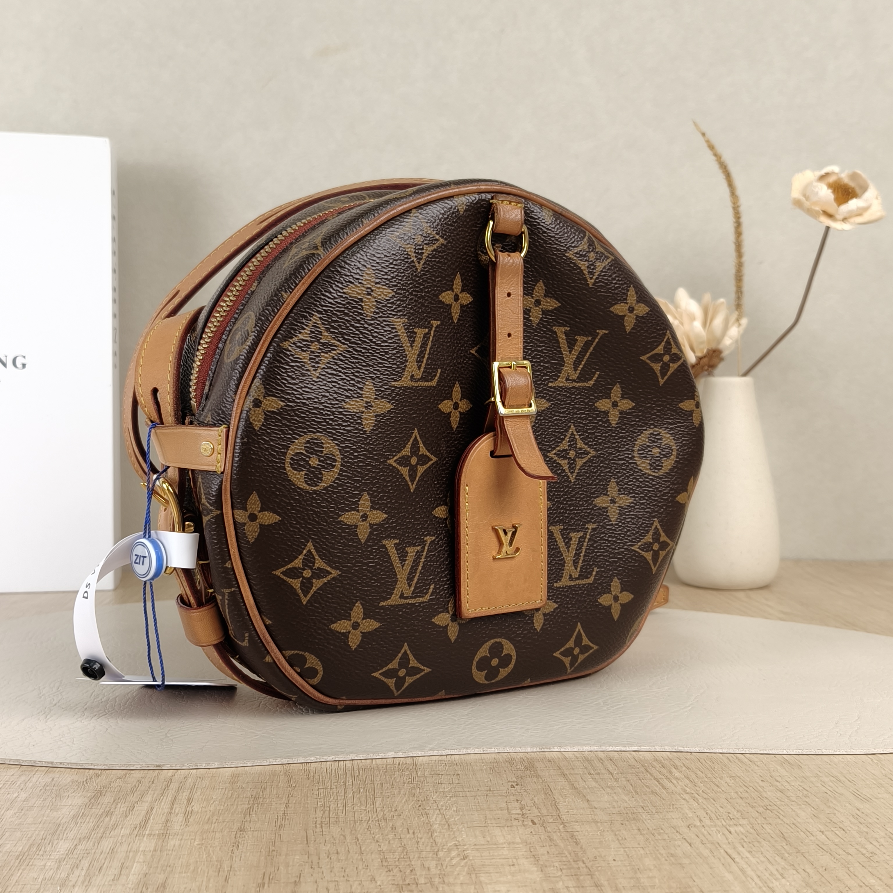 Louis Vuitton Crossbody Bag BOITE CHAPEAU SOUPLE Monogram PVC Large20 × 8 × 22.5 cm — cover view 6 of 6