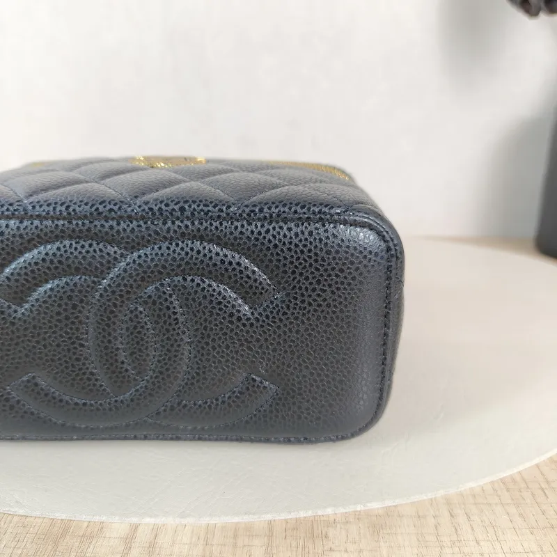 Chanel Crossbody Bag Edition Black with Gold-Tone Hardware Grained Calfskin One Size 16 × 8 × 9.5 cm — detail view 2 of 12