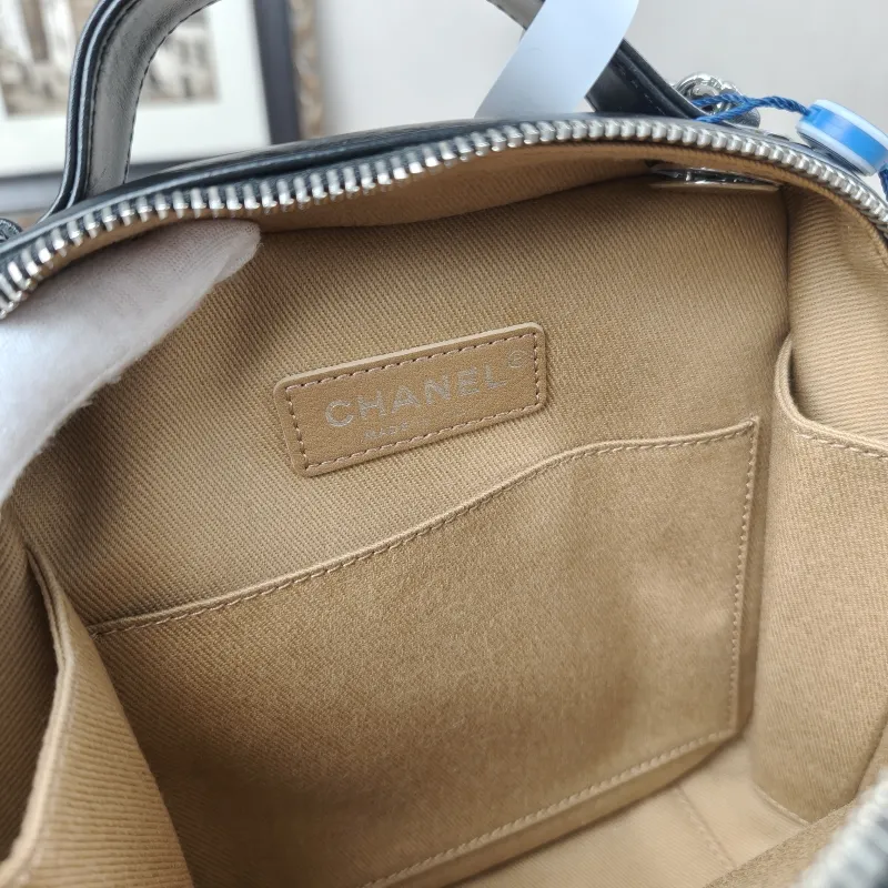 Chanel Crossbody Bag Camera Bag Black Waxed Leather17 × 8.5 × 18 cm — detail view 19 of 20