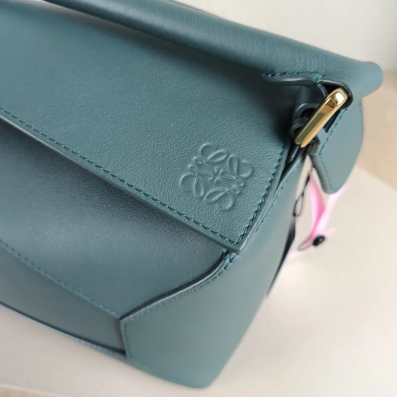 LOEWE Crossbody Bag Puzzle Green CC alfskin Small 24 × 10.5 × 16.5 cm — detail view 4 of 12