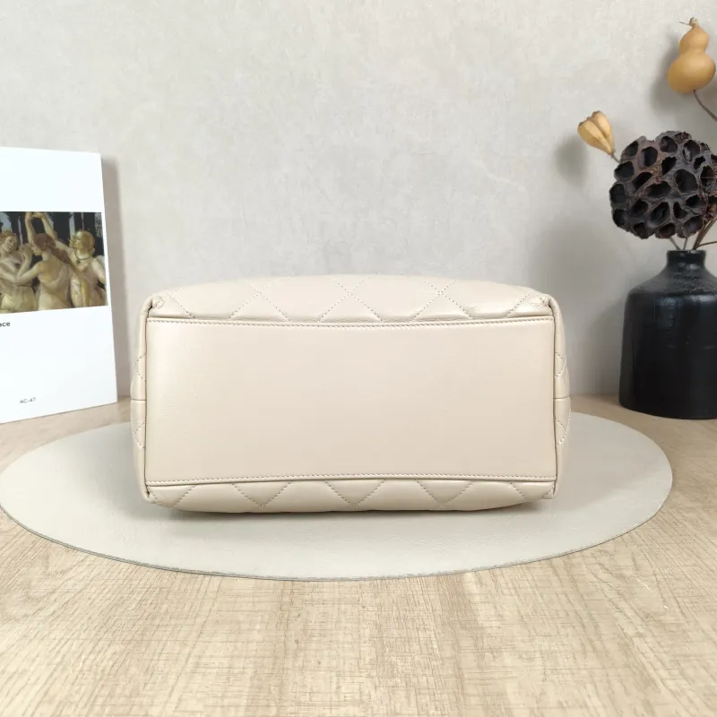 Chanel Top Handle Bag25p hobo Beige Lambskin One Size24 × 10 × 14 cm — cover view 3 of 5
