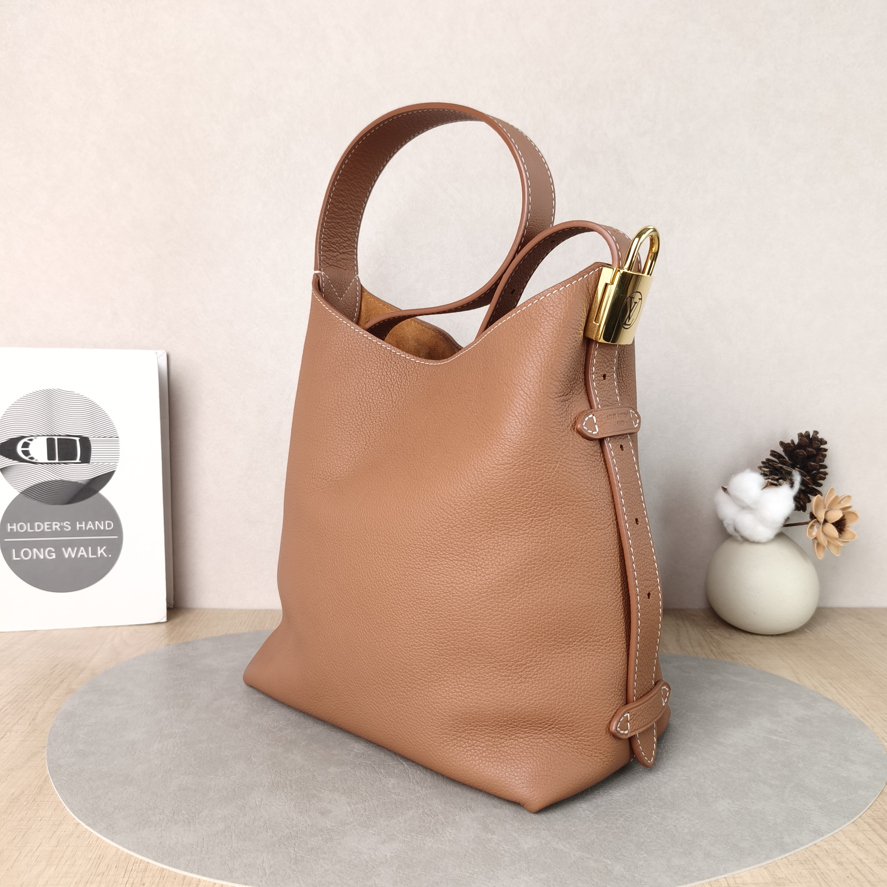 Louis Vuitton Shoulder Bag Low Key Hobo Shoulder Bag Calfskin Small24 × 16 × 28 cm — cover view 4 of 6