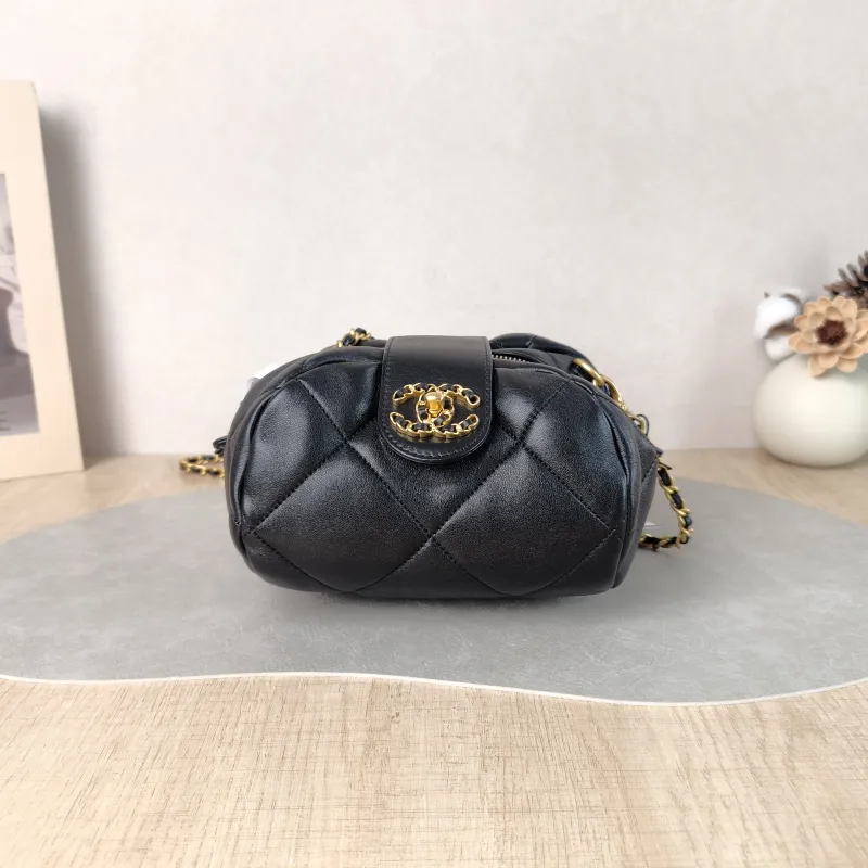 Chanel Crossbody Bag Black Lambskin One Size 23 × 14 × 11 cm