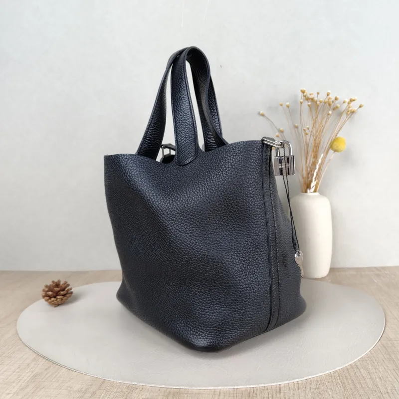 Hermès Top Handle Bag Picotin Lock 22 22 Black TC Calfskin Medium 22 × 18 × 21 cm x — cover view 2 of 5