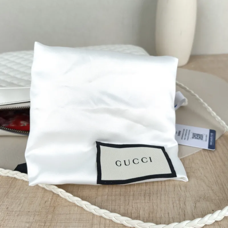 GUCCI Crossbody Bag Camera Bag White Calfskin One Size 24 × 5 × 17 cm — detail view 9 of 11