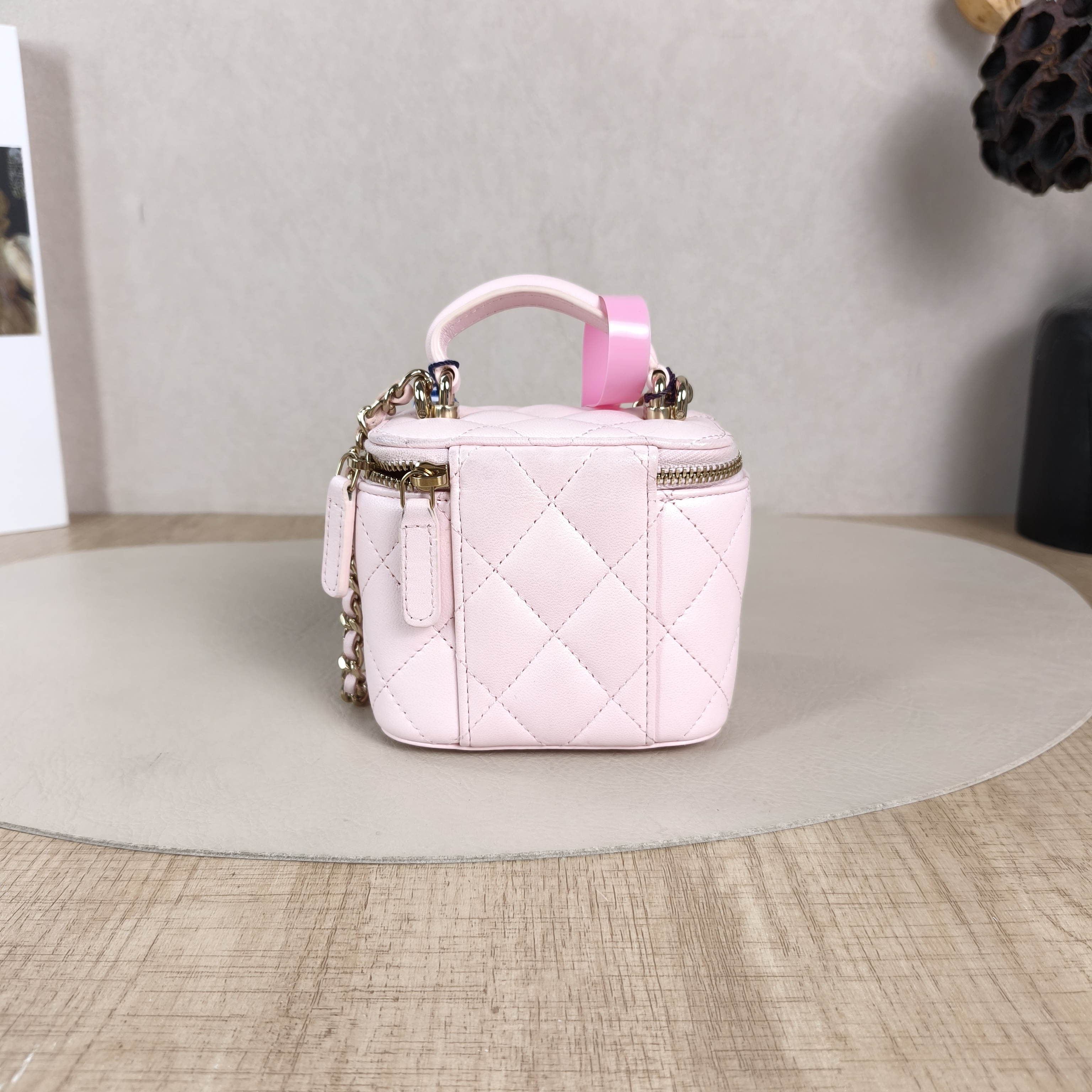 Chanel Crossbody Bag Edition Pink Lambskin One Size10 × 7 × 9 cm — cover view 2 of 5