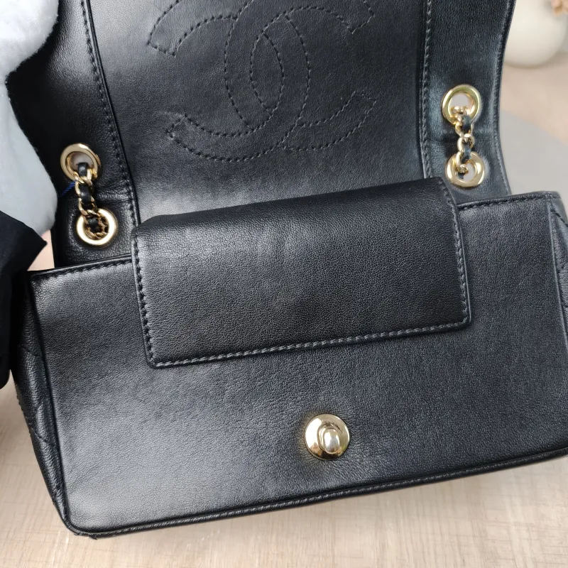 Chanel Crossbody Bag Crossbody Bag Black Calfskin One Size 21 × 5 × 13 cm 23 — detail view 1 of 12