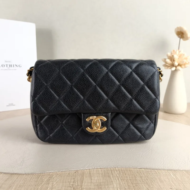 Chanel Crossbody Bag Black Grained Calfskin 20 × 7 × 15 cm