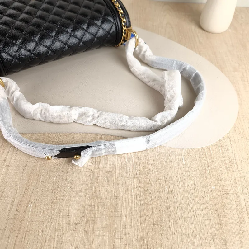 Chanel Crossbody Bag Le Boy​ Black Grained Calfskin Medium 25 × 9 × 15 cm — detail view 2 of 11