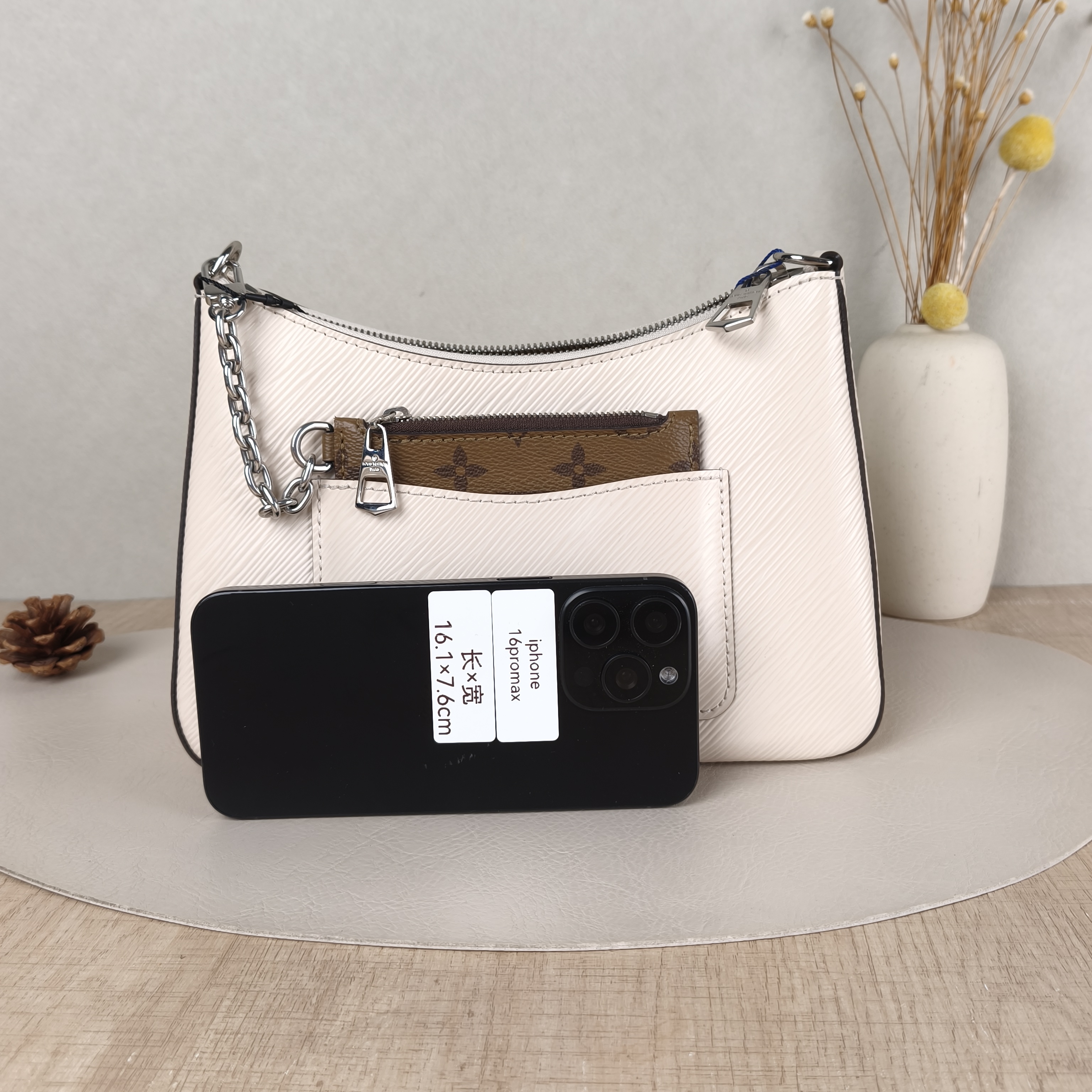 Louis Vuitton Crossbody Bag MARELLE White Epi Embossed Calfskin Small25 × 8 × 15 cm — cover view 3 of 5