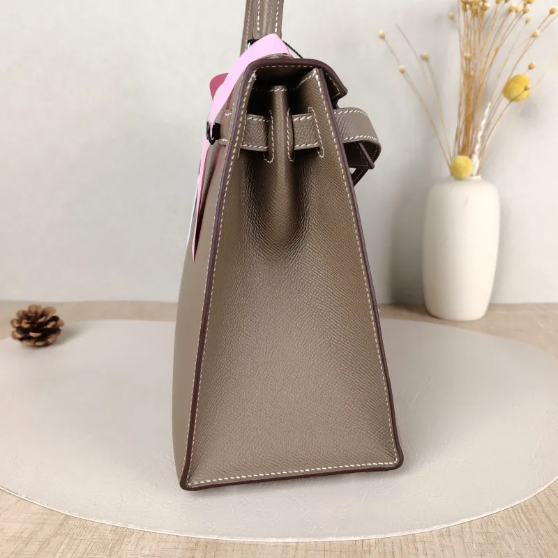 Hermès Shoulder Bag Kelly 28 Silver-Tone Hardware18 Epsom Calfskin Medium28 × 10 × 22 cm — detail view 7 of 13