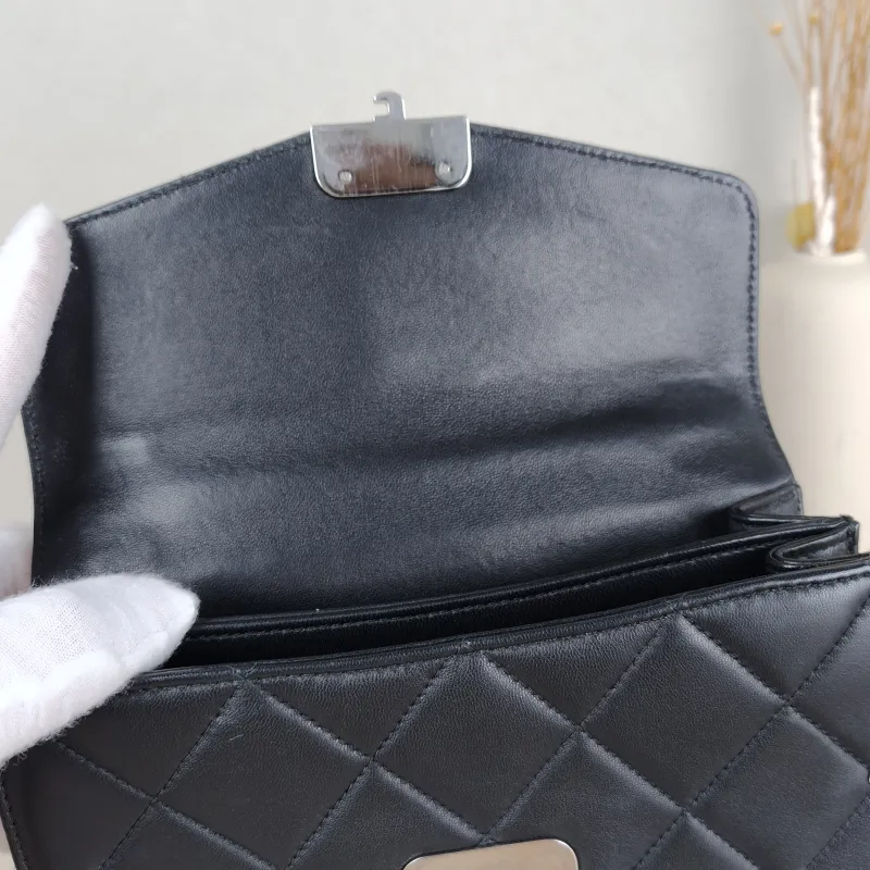 Miumiu Crossbody Bag Crossbody Bag Black Lambskin One Size20 × 4 × 13 cm — detail view 7 of 13