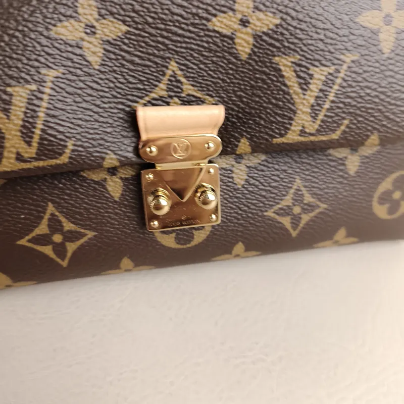 Louis Vuitton Crossbody Bag MADELEINE Monogram PVC nano 21 × 6 × 12.5 cm — detail view 1 of 11