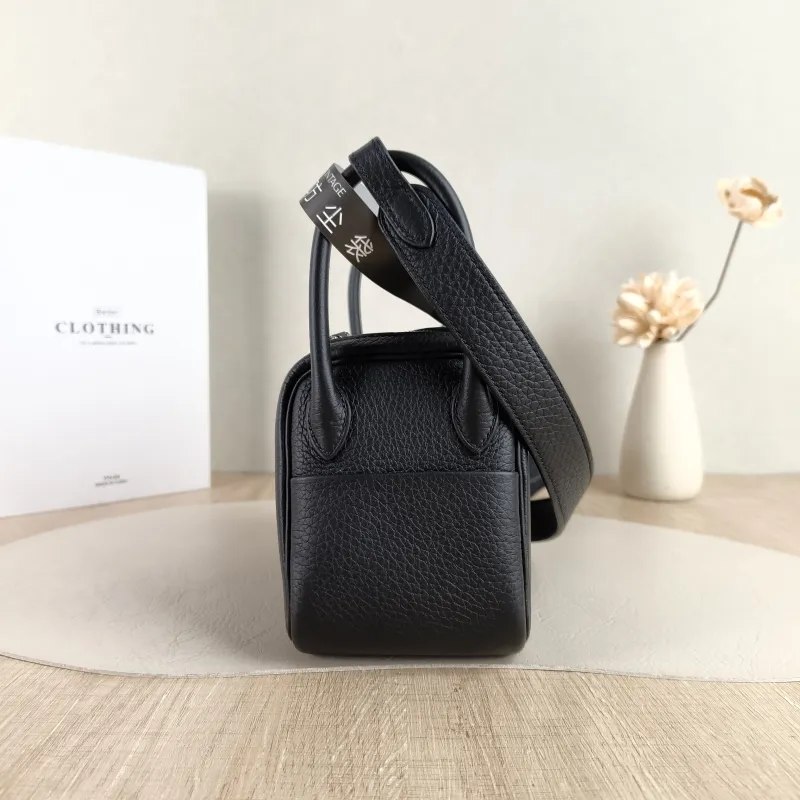 Hermès Shoulder Bag Lindy Mini 19 89Noir Black Taurillon Clemence TC Calfskin Mini 19 × 9 × 13 cm G — detail view 11 of 11