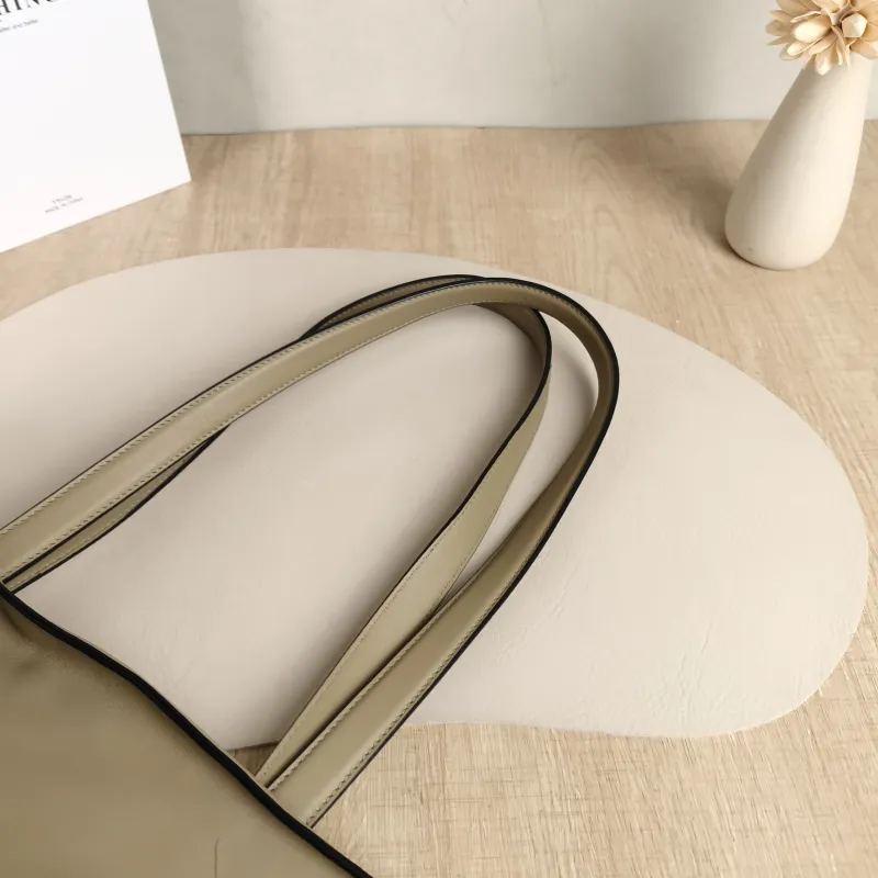 LOEWE Crossbody Bag Flamenco Calfskin Large38 × 14 × 29 cm — detail view 1 of 11