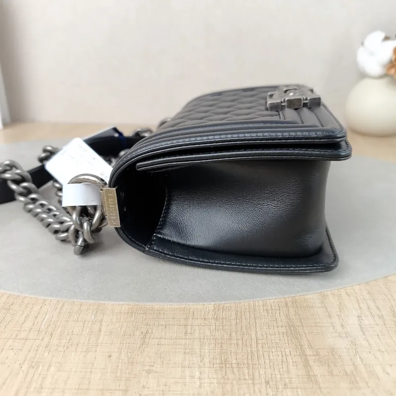 Chanel Crossbody Bag Le Boy​Black Lambskin Small20.5 × 8.5 × 12 cm — detail view 11 of 16