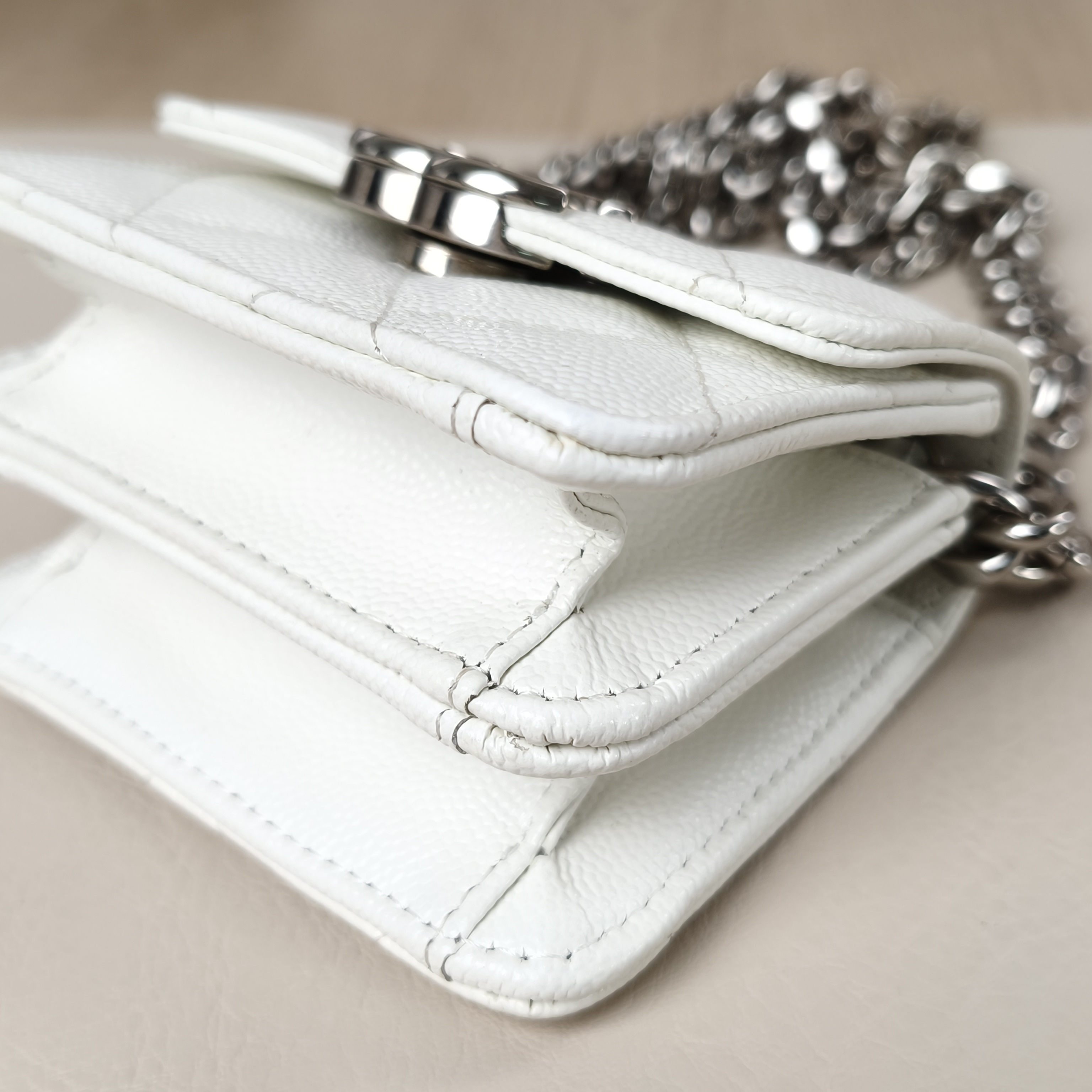 Chanel Crossbody Bag White Grained Calfskin One Size10 × 5.5 × 8.5 cm — cover view 5 of 11