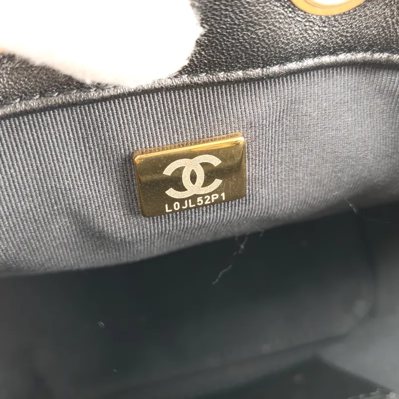 Chanel Shoulder Bag Bucket Bag Black Lambskin One Size 22 × 8 × 17 cm — detail view 2 of 12