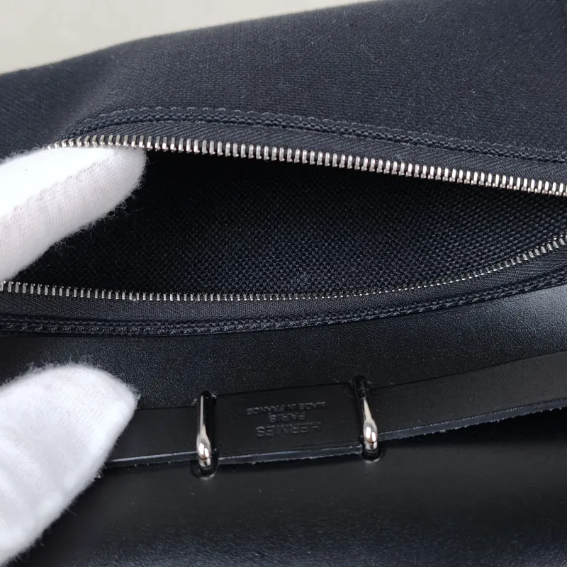 Hermès Crossbody Bag Herbag Zip 20Black Canvas mini20.5 × 7 × 16.5 cm — detail view 15 of 15