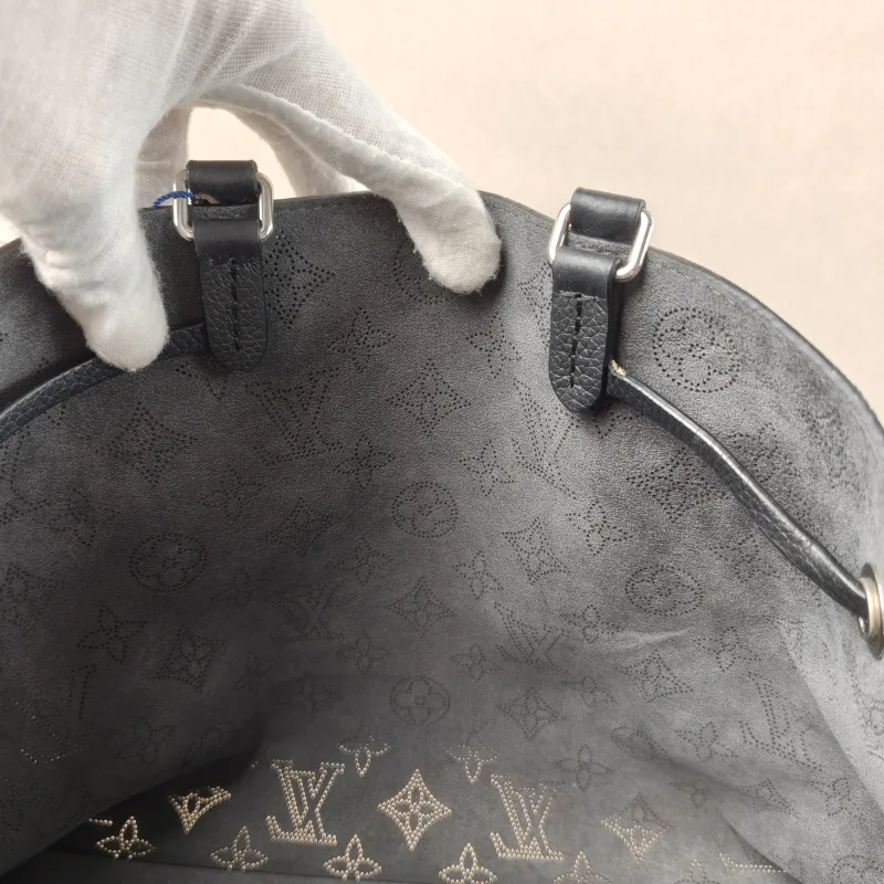 Louis Vuitton Crossbody Bag BELLA TOTE Black Calfskin One Size 32 × 13 × 23 cm — detail view 9 of 14