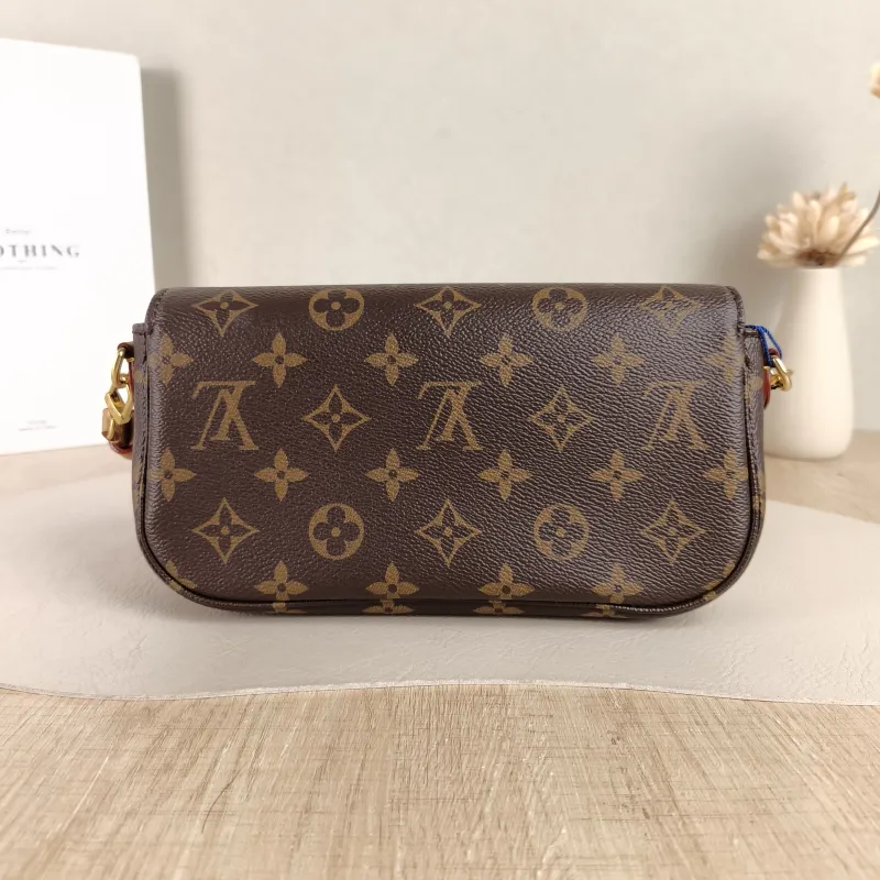 Louis Vuitton Crossbody Bag IVY Monogram PVC Small 23.5 × 4.3 × 12 cm — cover view 3 of 5