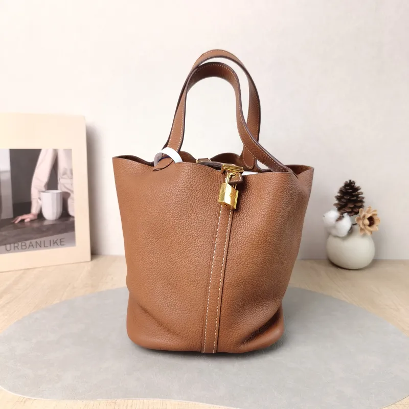 Hermès Top Handle Bag Picotin Lock 22 22 Taurillon Clemence TC Calfskin Medium 22 × 18 × 21 cm W Conditioned