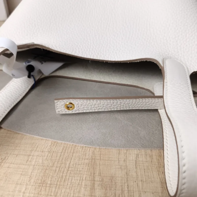 Hermès Top Handle Bag Picotin Lock 18 18M4 Grey Taurillon Clemence TC Calfskin Small18 × 13 × 18 cm — detail view 14 of 15