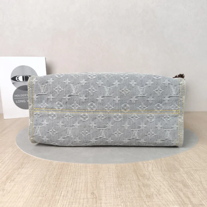 Louis Vuitton Shoulder Bag Onthego Medium Grey Medium 35 × 14 × 27 cm — cover view 5 of 5