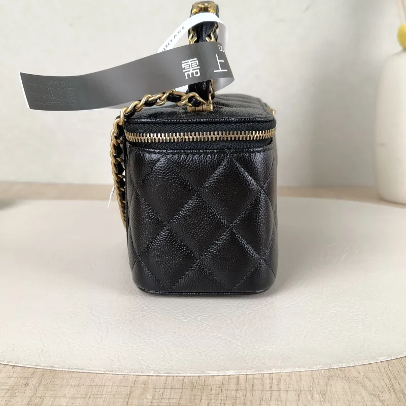 Chanel Crossbody Bag Edition Black Grained Calfskinmini16 × 8 × 9.5 cm — detail view 10 of 15