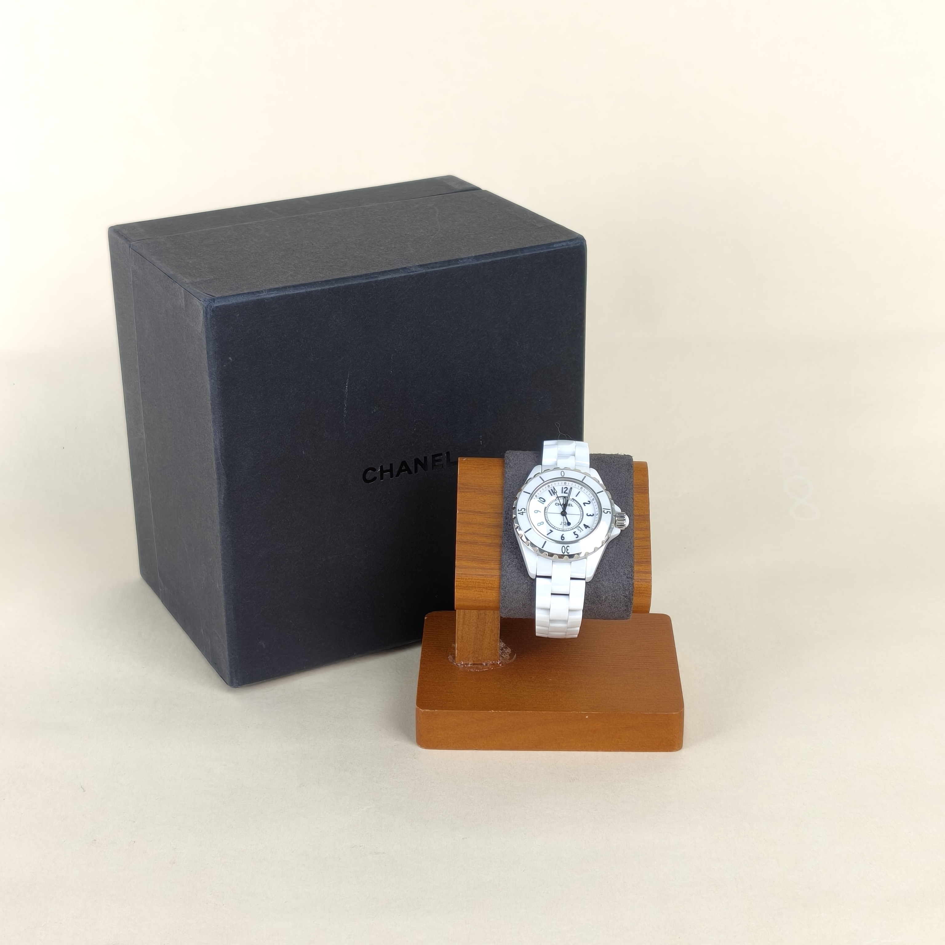 Chanel Watch J12Collection Watch White One Size33 — cover view 8 of 9