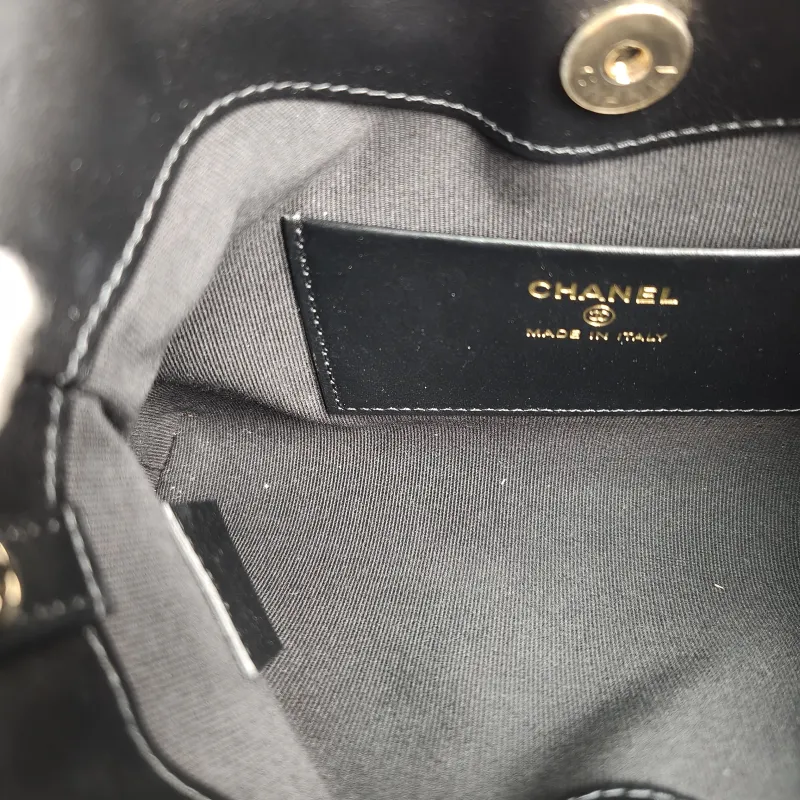 Chanel Shoulder Bag31Bag Black Waxed Leathernano20.5 × 3.5 × 17 cm — detail view 1 of 13