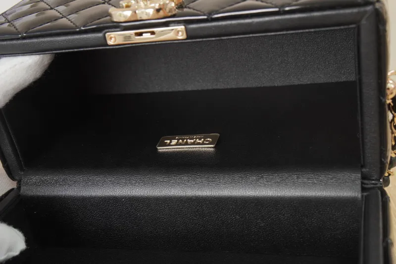 Chanel 25a Small Black Patent Leather Microchip Edition · 18 × 8 × 14.5 cm — detail view 15 of 18