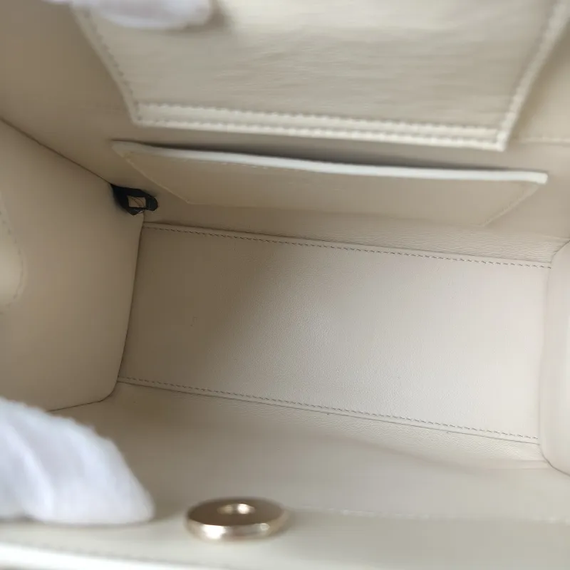 GUCCI Top Handle Bag Diana Top Handle Bag White Calfskin One Size20 × 9.5 × 16 cm — detail view 3 of 13