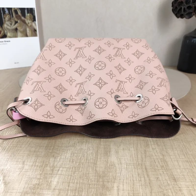 Louis Vuitton Crossbody Bag BELLA Pink Calfskin 22 × 14 × 19 cm — detail view 8 of 12