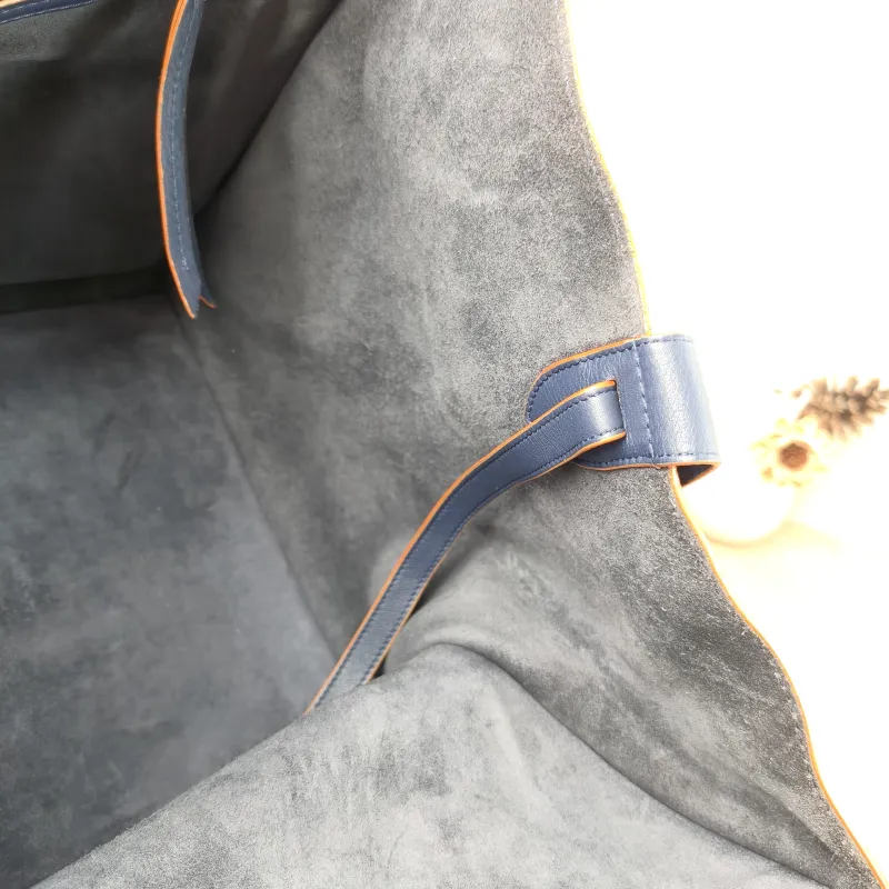 CELINE Top Handle Bag Luggage Phantom Navy Calfskin Medium30 × 24 × 28 cm — detail view 9 of 12