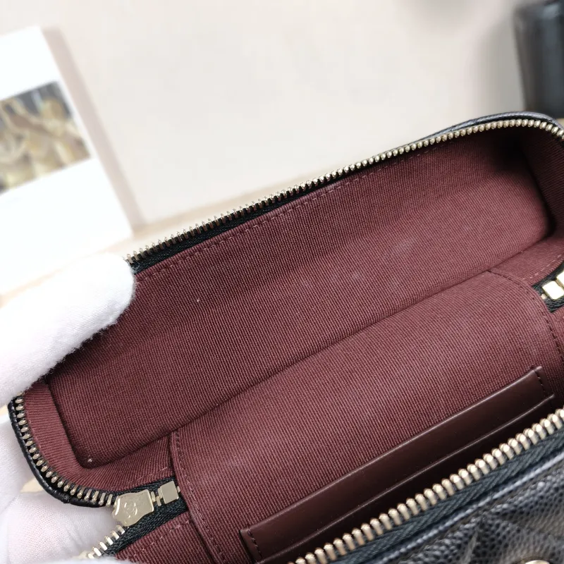 Chanel Crossbody Baglp Box Bag Top Handle Crossbody Bag Black Grained Calfskin One Size19.5 × 5 × 17 cm — detail view 1 of 14