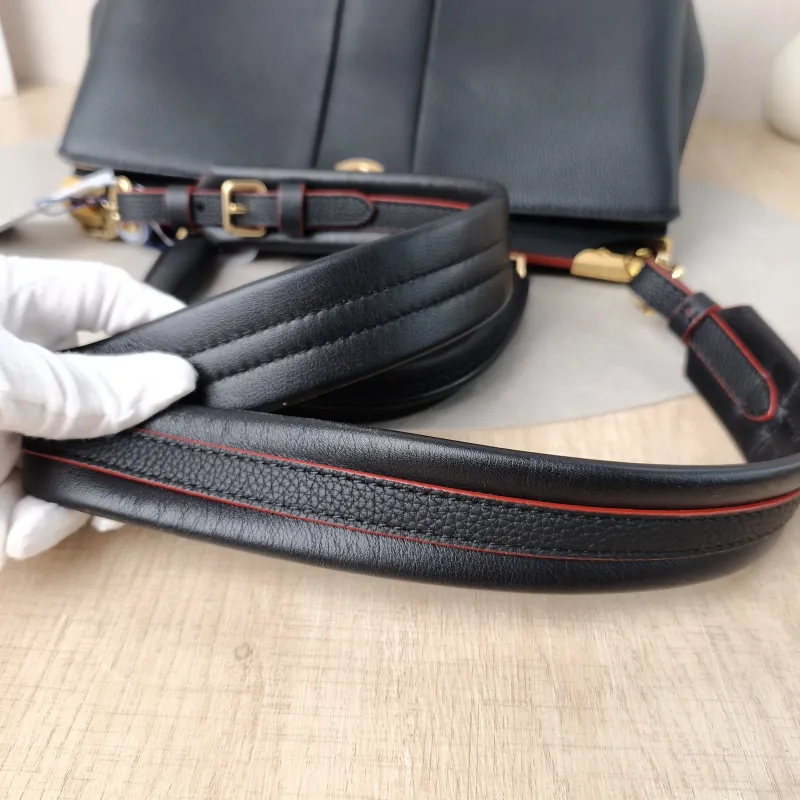 Louis Vuitton Top Handle Bag ASTRID Top Handle Bag Black Calfskin One Size31 × 15 × 22 cm — detail view 5 of 12
