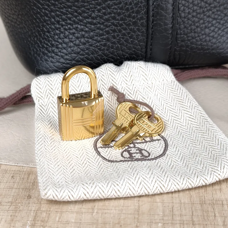 Hermès Top Handle Bag Picotin Lock 18 18 Black Taurillon Clemence TC Calfskin Small 18 × 13 × 19 cm B — detail view 3 of 11