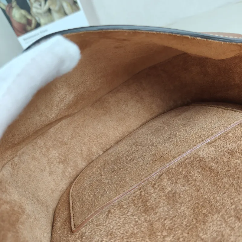 CELINE Crossbody Bag FOLCO TRIOMPHE Caramel Calfskin One Size 18.5 × 7 × 15 cm — detail view 12 of 13