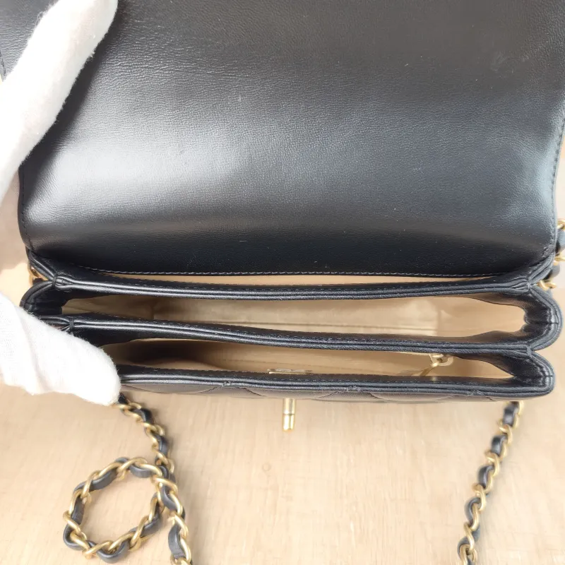 Chanel Crossbody Bag Crossbody Bag Black with Gold-Tone Hardware Lambskin Mini 20 × 6.5 × 13 cm — detail view 3 of 16
