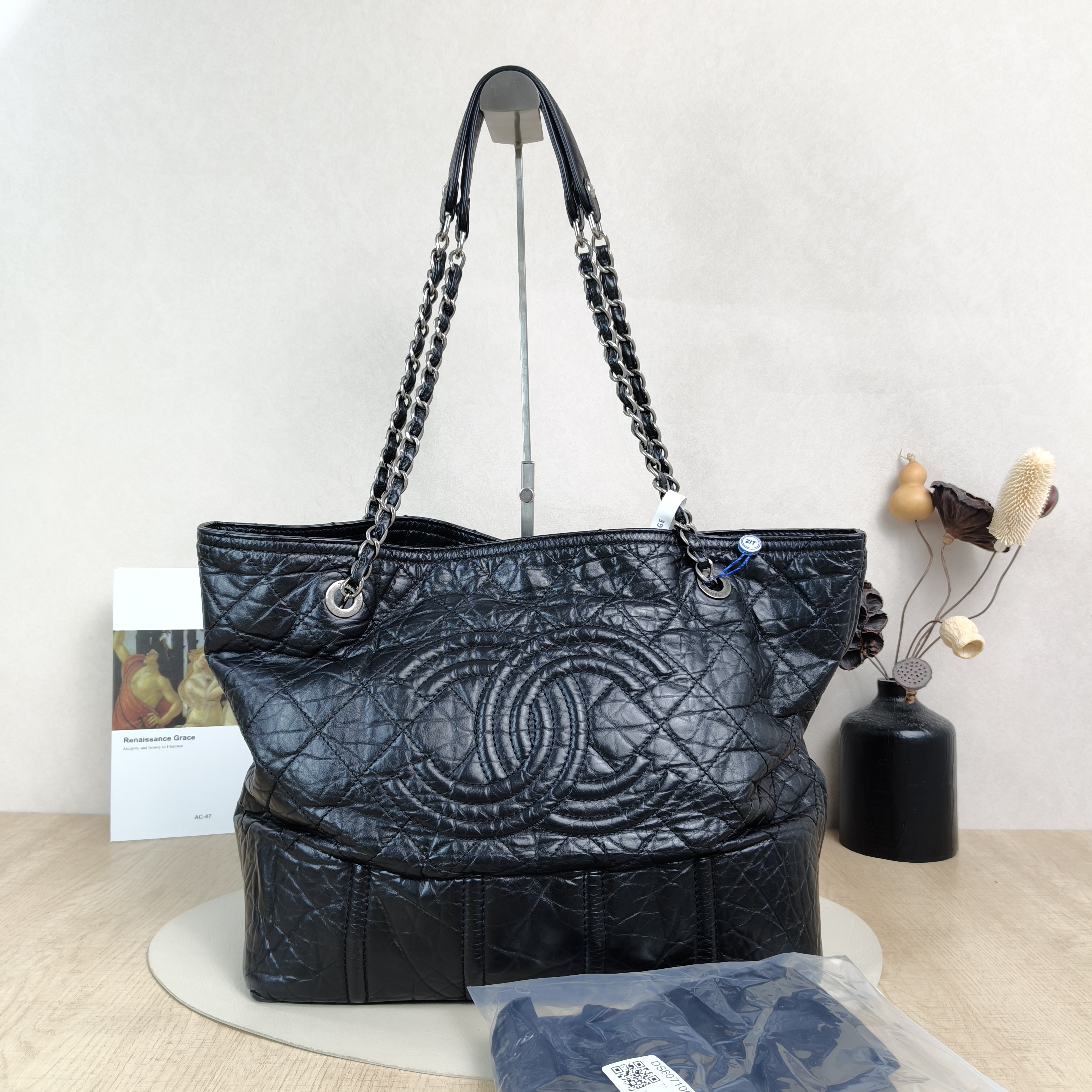 Chanel Shoulder Bag Tote Bag Black Lambskin One Size34.5 × 14 × 30 cm — cover view 2 of 6