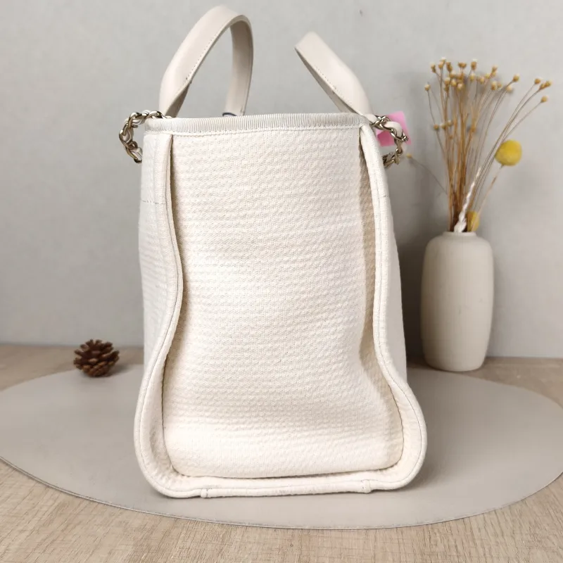 Chanel Shoulder Bag White Canvas One Size 32 × 16 × 23 cm — detail view 16 of 17