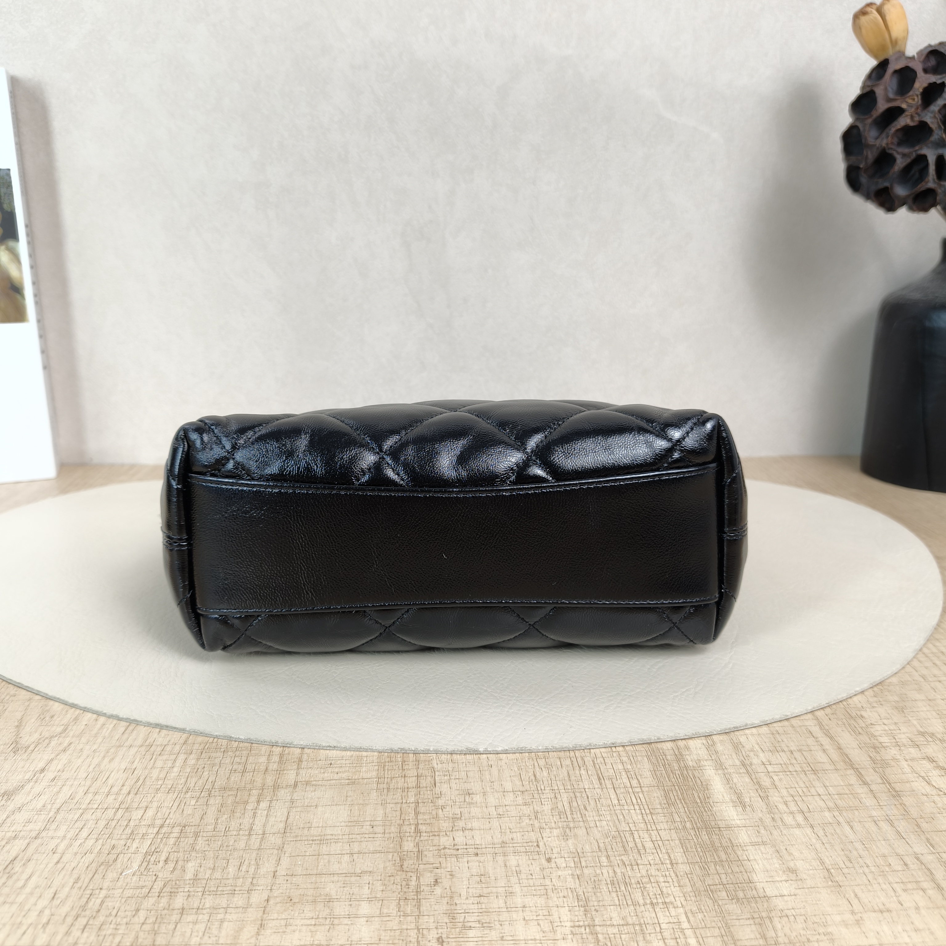 Chanel Shoulder Bag24A Hobo Black Lambskin Small22.5 × 8.5 × 19.5 cm — cover view 5 of 6