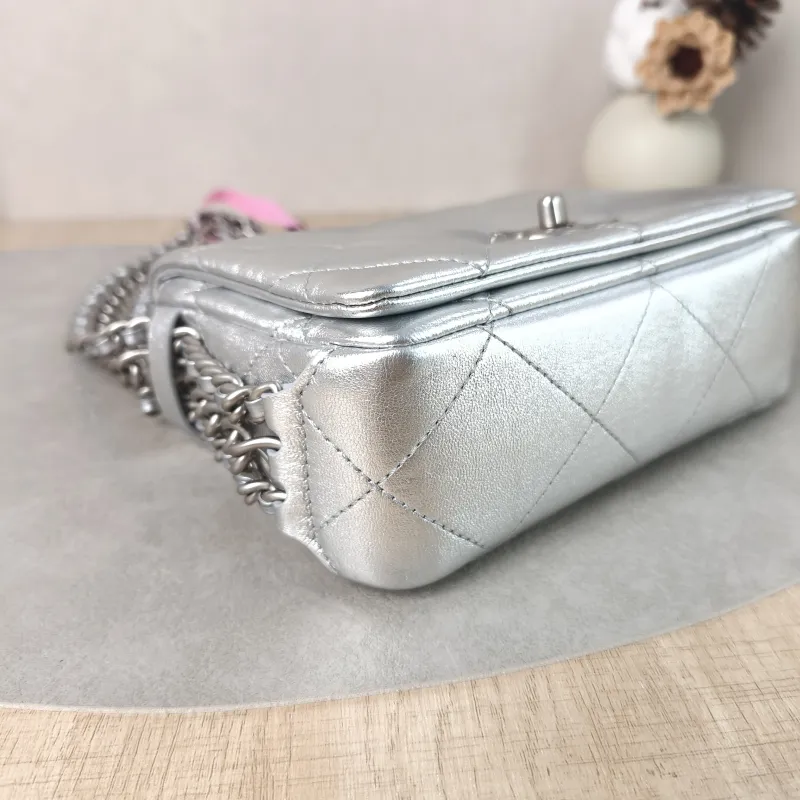 Chanel Shoulder Bag22p Silver Lambskin One Size17.5 × 6 × 12 cm — detail view 1 of 13