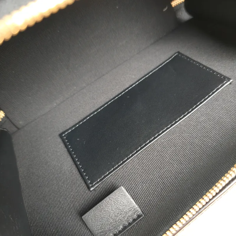Chanel Crossbody Bag25b Black Patent Leathermini19.5 × 8.5 × 12 cm — detail view 1 of 12