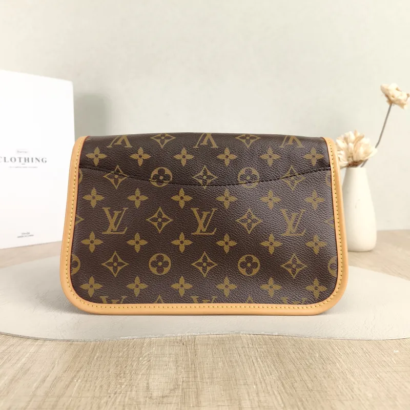 Louis Vuitton Crossbody Bag Diane Baguette Bag Shoulder Strap PVC Small 24 × 9 × 15 cm — cover view 4 of 5