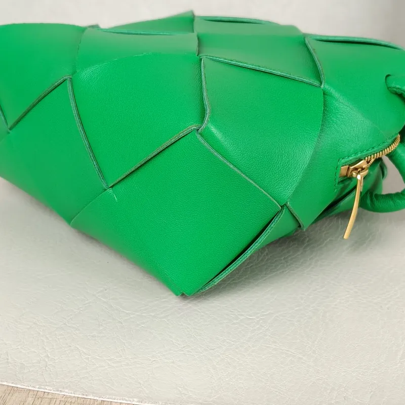 Bottega Veneta Shoulder Bag Cassette Shoulder Crossbody Bag Green Lambskin One Size15 × 7 × 13 cm — detail view 3 of 9