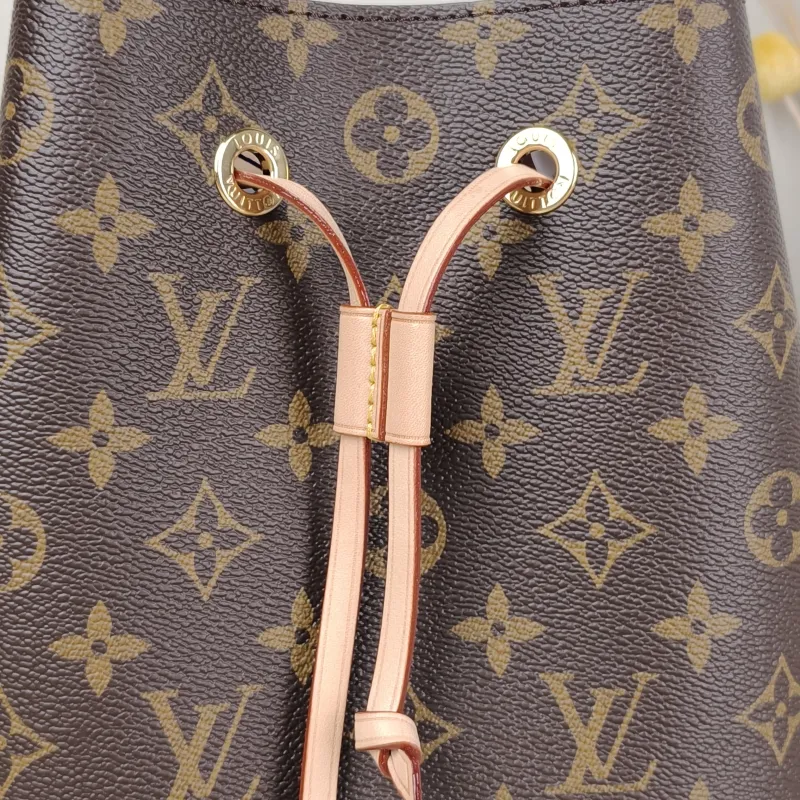 Louis Vuitton Crossbody Bag NÉONOÉ Bucket Bag BB Monogram PVC BB 20 × 13 × 20 cm — detail view 6 of 10