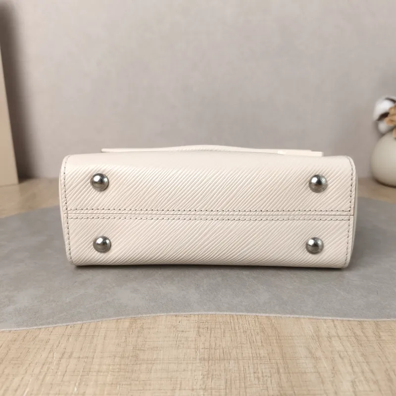 Louis Vuitton Crossbody Bag CLUNY White Epi Embossed Calfskin Mini 20 × 7.5 × 16 cm — cover view 4 of 5
