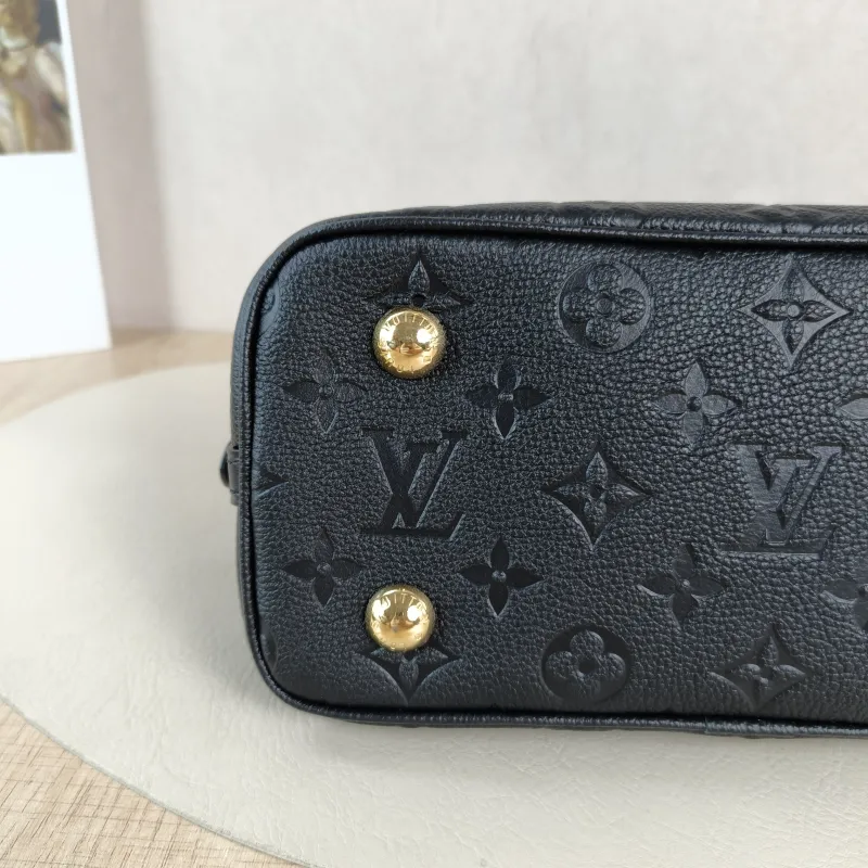 Louis Vuitton Top Handle Bag Alma BB Black Calfskin BB 23.5 × 11.5 × 17.5 cm — detail view 10 of 11